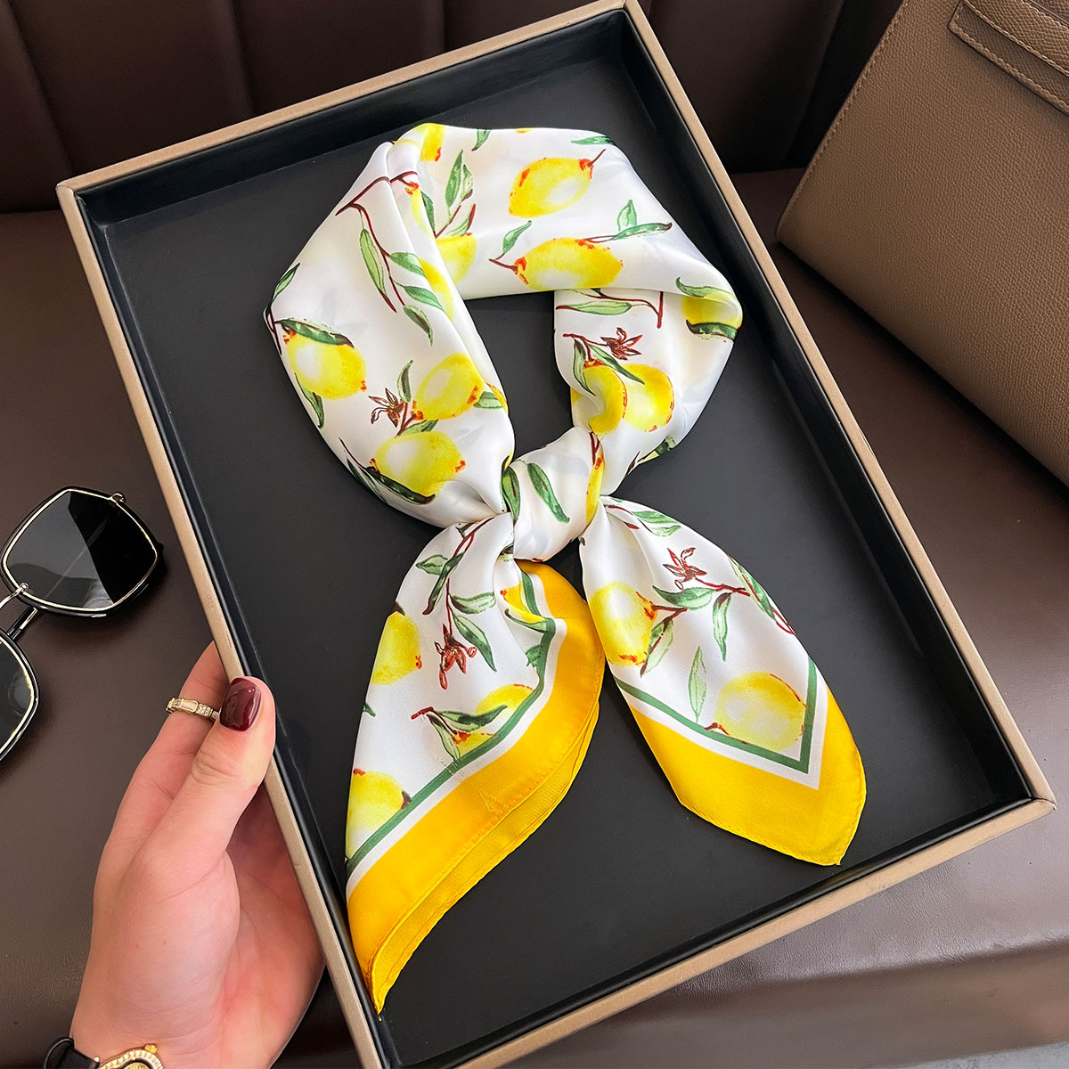 2025 Nieuwe Gele Citroen Print - Ascot Neck Scarf recensie en prijs